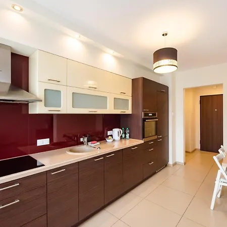 Red Spacious Varsovia