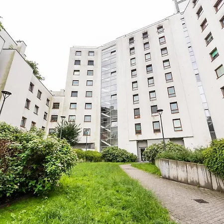 Red Spacious Varsovia
