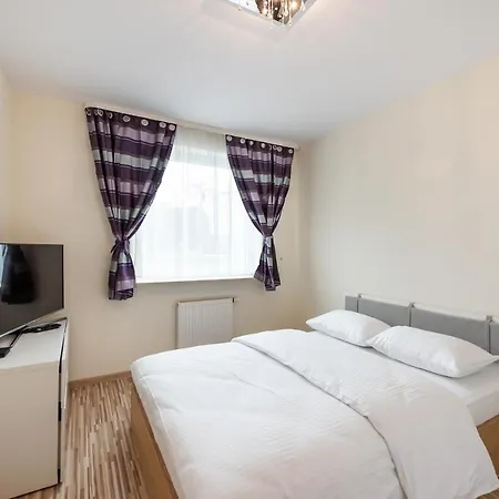 Metro Kondratowicza Spacious Warszawa