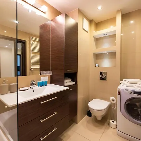 Metro Kondratowicza Spacious