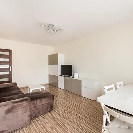 Metro Kondratowicza Spacious Apartament