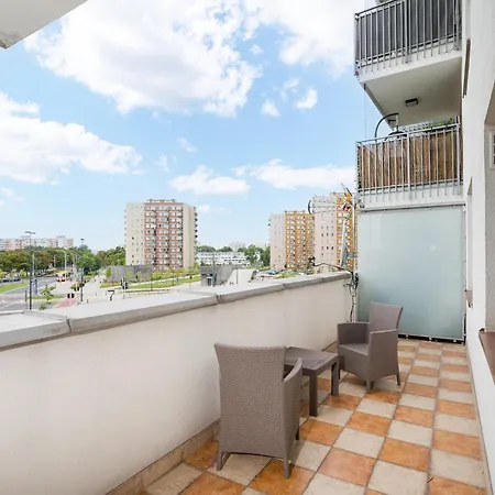 Metro Kondratowicza Spacious Warszawa