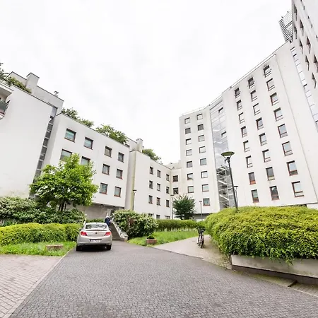 Metro Kondratowicza Spacious By Bookinghost