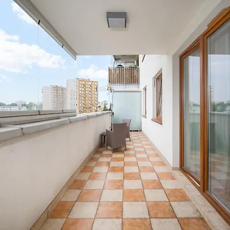 Apartment Metro Kondratowicza Spacious By Bookinghost