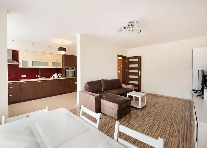 아파트 Metro Kondratowicza Spacious By Bookinghost *