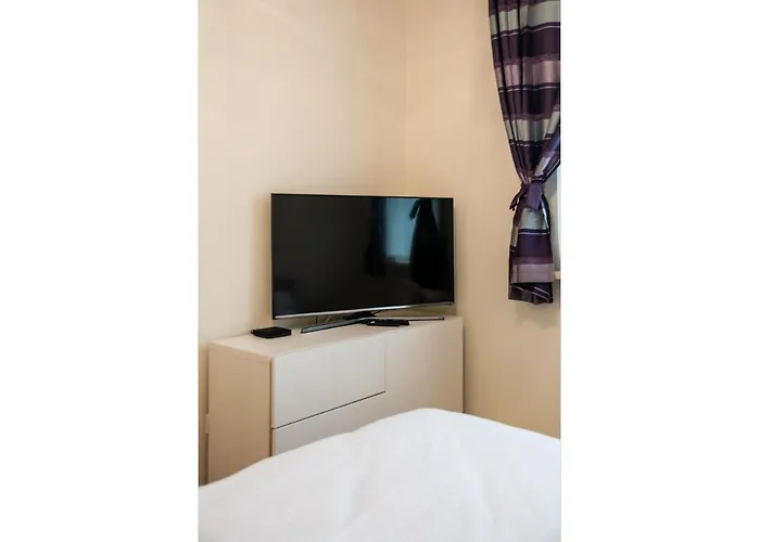 Metro Kondratowicza Spacious By Bookinghost