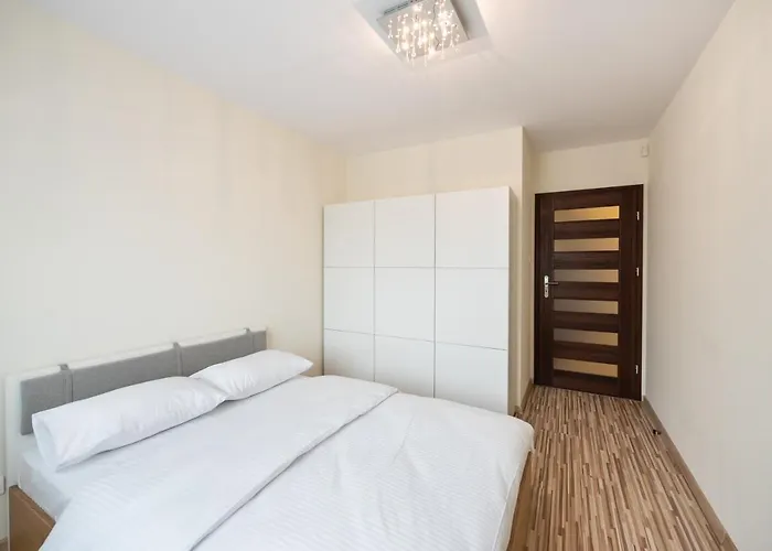 Апартаменты Metro Kondratowicza Spacious By Bookinghost *