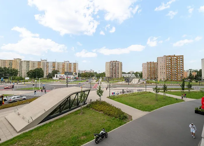 아파트 Metro Kondratowicza Spacious By Bookinghost