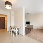 Apartamento Metro Kondratowicza Spacious By Bookinghost Varsovia