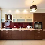 Apartamento Metro Kondratowicza Spacious By Bookinghost