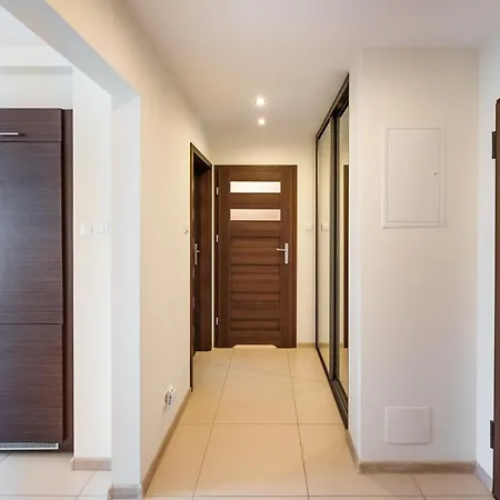 Metro Kondratowicza Spacious Daire *