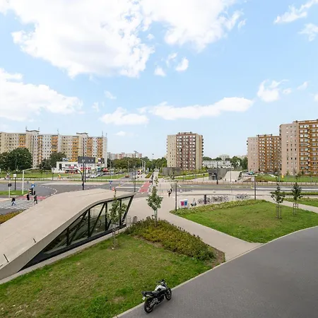 Apartamento Metro Kondratowicza Spacious By Bookinghost